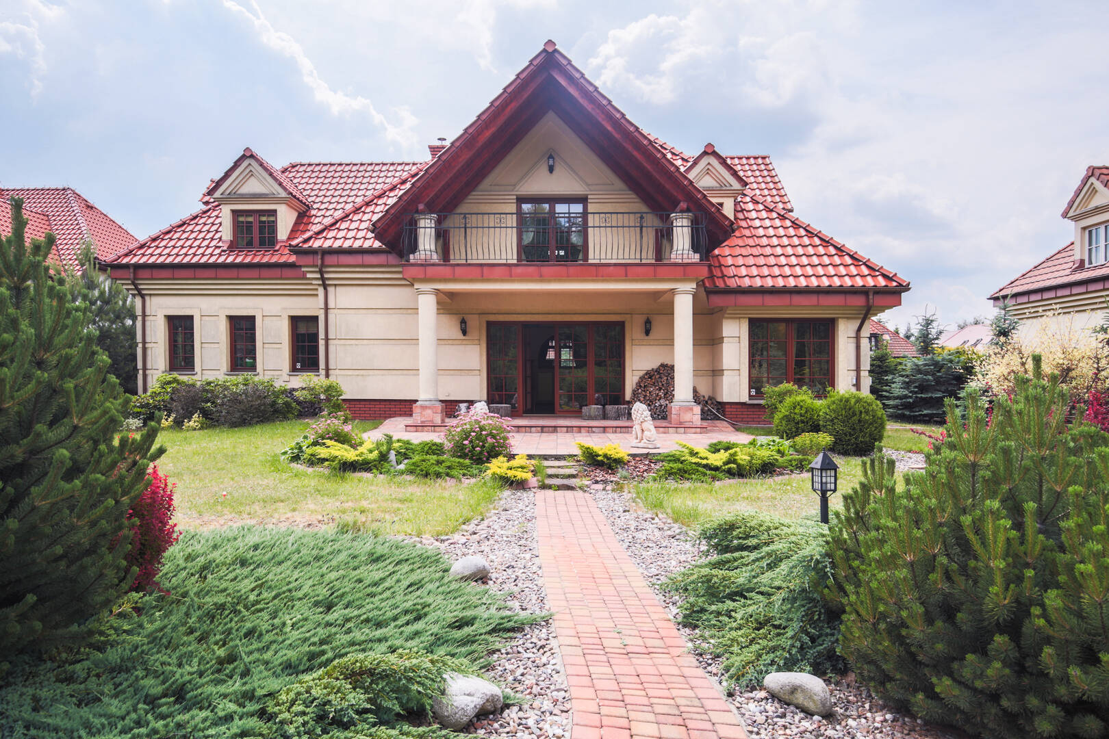 Monte Buys Houses