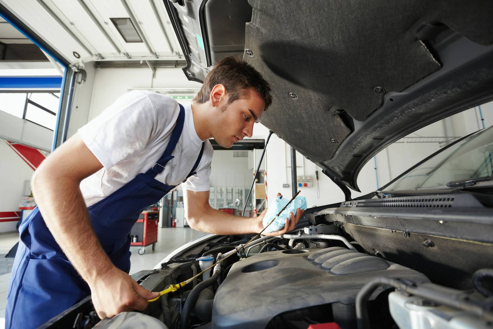 Lindsay's Autobody & Paint